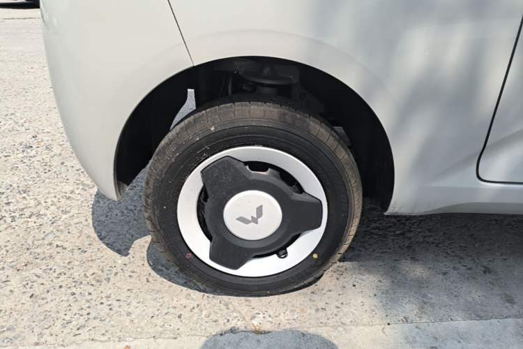 Used Wuling Hongguang MINIEV 2024 3rd Generation 215km Youth Edition Right Rear Wheel Hub