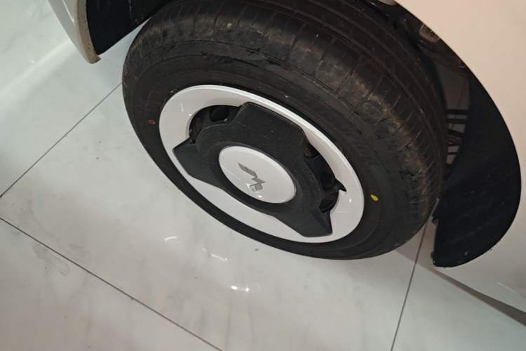 Used Wuling Hongguang MINIEV 2024 3rd Generation 215km Youth Edition Right Rear Wheel Hub