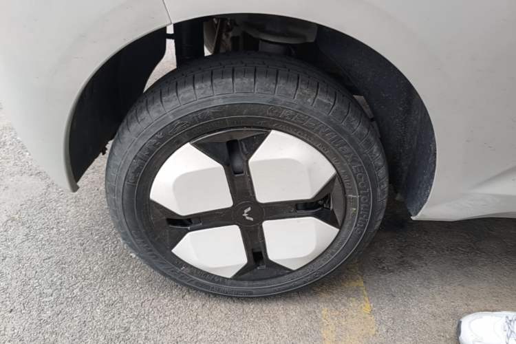 Used Wuling Hongguang MINIEV 2024 3rd Generation 215km Advanced Version Right Rear Wheel Hub