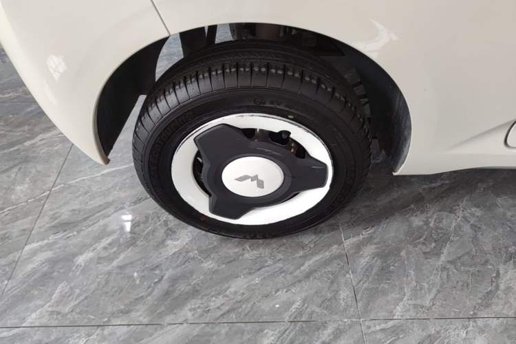 Used Wuling Hongguang MINIEV 2024 3rd Generation 215km Youth Edition Right Rear Wheel Hub