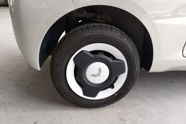 Used Wuling Hongguang MINIEV 2024 3rd Generation 215km Youth Edition Right Rear Wheel Hub