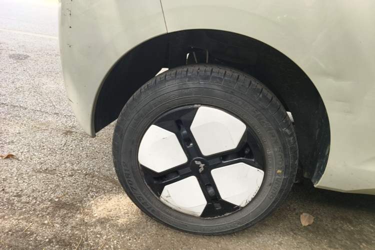 Used Wuling Hongguang MINIEV 2024 3rd Generation 215km Advanced Version Right Rear Wheel Hub