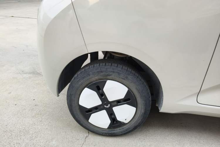Used Wuling Hongguang MINIEV 2024 3rd Generation 215km Advanced Version Right Rear Wheel Hub