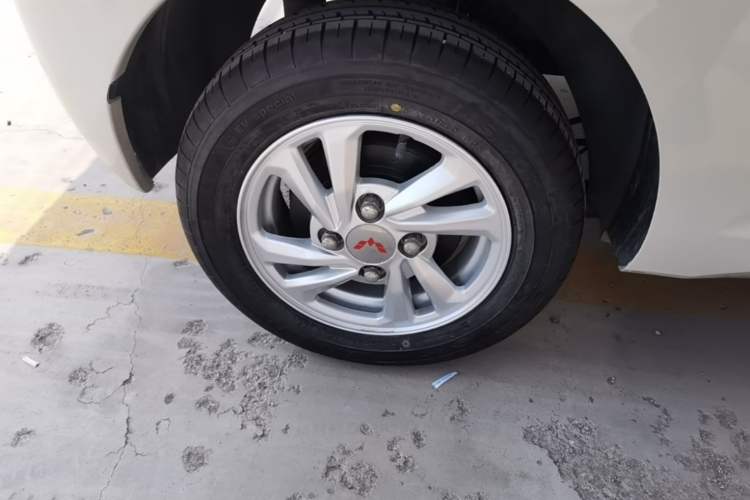 Used Wuling Hongguang MINIEV 2024 3rd Generation 215km Youth Edition Right Rear Wheel Hub
