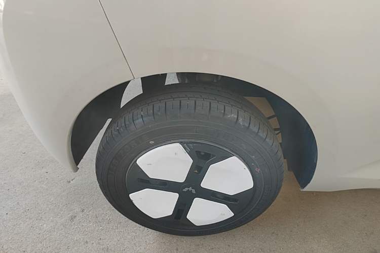 Used Wuling Hongguang MINIEV 2024 3rd Generation 215km Advanced Version Right Rear Wheel Hub