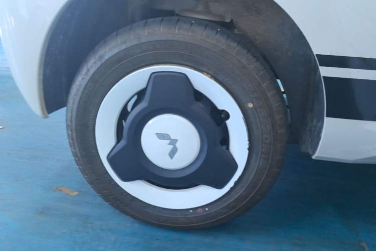 Used Wuling Hongguang MINIEV 2024 3rd Generation 215km Youth Edition Right Rear Wheel Hub
