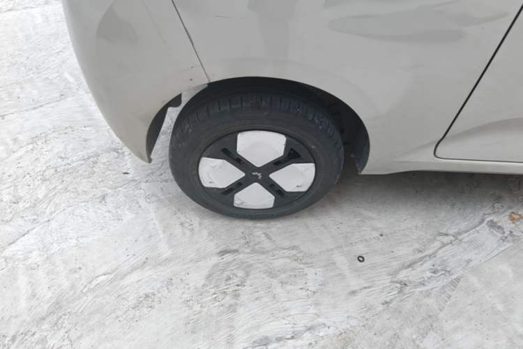 Used Wuling Hongguang MINIEV 2024 3rd Generation 215km Advanced Version Right Rear Wheel Hub