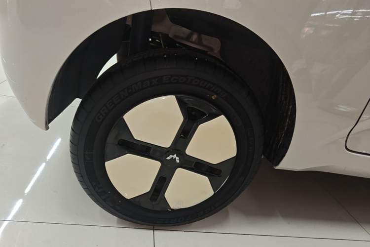 Used Wuling Hongguang MINIEV 2024 3rd Generation 215km Youth Edition Right Rear Wheel Hub