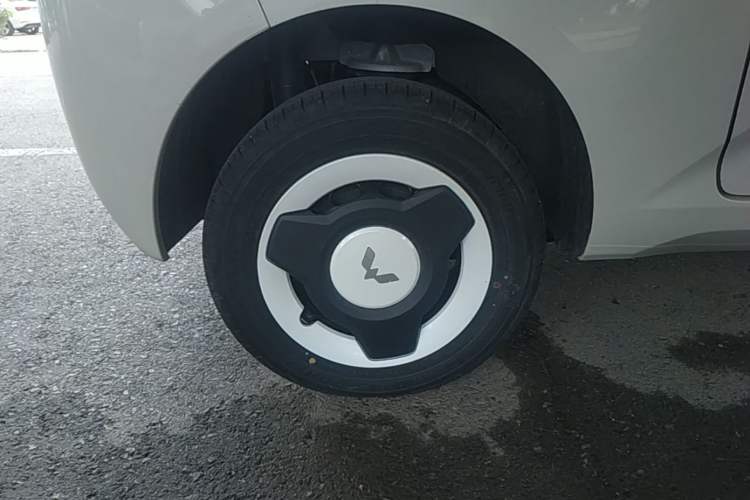 Used Wuling Hongguang MINIEV 2024 3rd Generation 215km Youth Edition Right Rear Wheel Hub