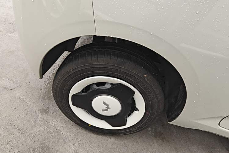 Used Wuling Hongguang MINIEV 2024 3rd Generation 215km Youth Edition Right Rear Wheel Hub