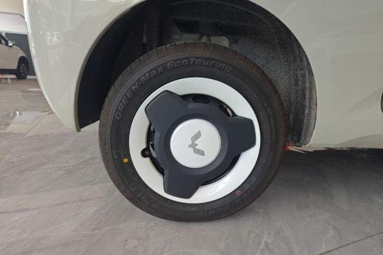 Used Wuling Hongguang MINIEV 2024 3rd Generation 215km Youth Edition Right Rear Wheel Hub