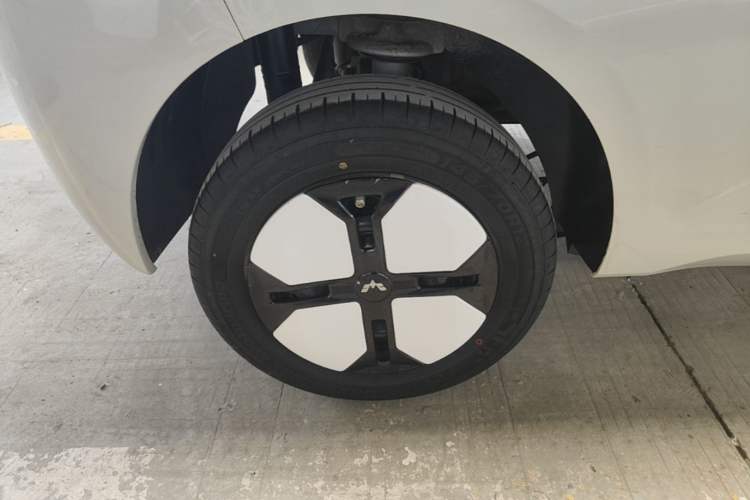Used Wuling Hongguang MINIEV 2024 3rd Generation 215km Advanced Version Right Rear Wheel Hub