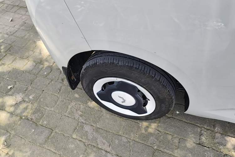 Used Wuling Hongguang MINIEV 2024 3rd Generation 215km Youth Edition Right Rear Wheel Hub