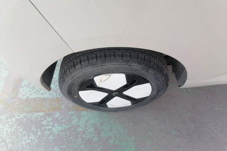 Used Wuling Hongguang MINIEV 2024 3rd Generation 215km Advanced Version Right Rear Wheel Hub