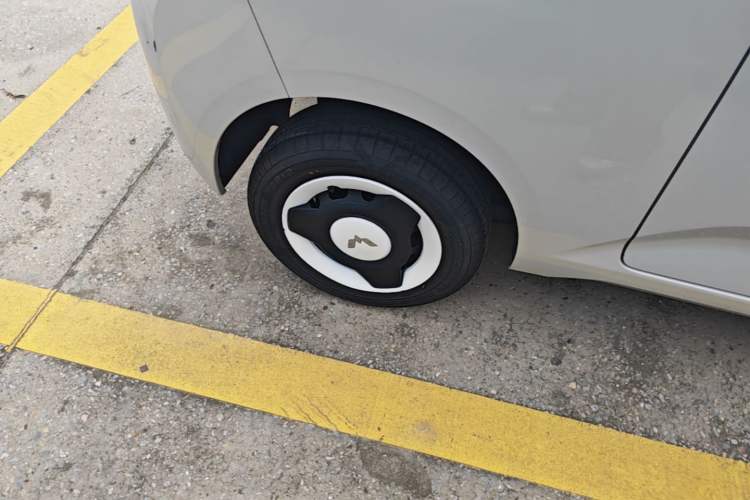 Used Wuling Hongguang MINIEV 2024 3rd Generation 215km Youth Edition Right Rear Wheel Hub