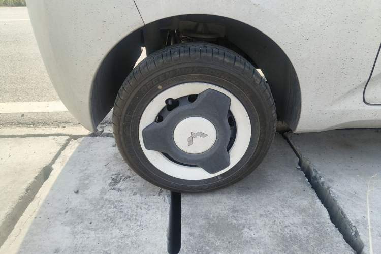Used Wuling Hongguang MINIEV 2024 3rd Generation 215km Youth Edition Right Rear Wheel Hub