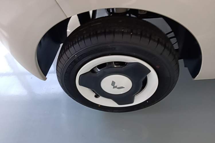Used Wuling Hongguang MINIEV 2024 3rd Generation 215km Youth Edition Right Rear Wheel Hub