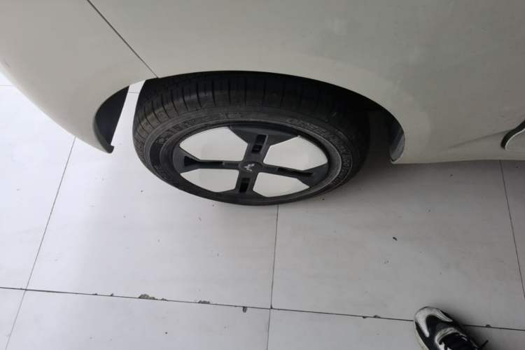 Used Wuling Hongguang MINIEV 2024 3rd Generation 215km Advanced Version Right Rear Wheel Hub