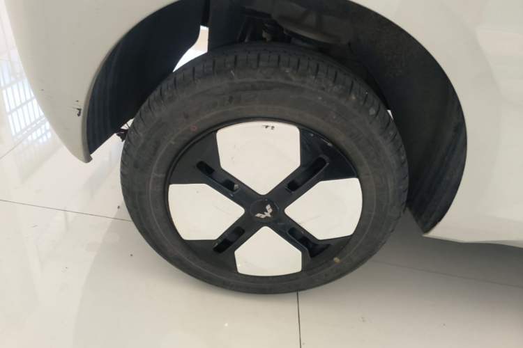 Used Wuling Hongguang MINIEV 2024 3rd Generation 215km Advanced Version Right Rear Wheel Hub