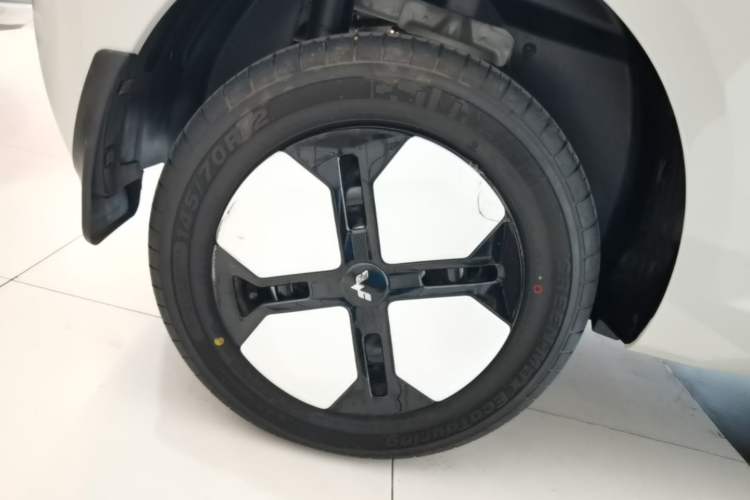 Used Wuling Hongguang MINIEV 2024 3rd Generation 215km Advanced Version Right Rear Wheel Hub