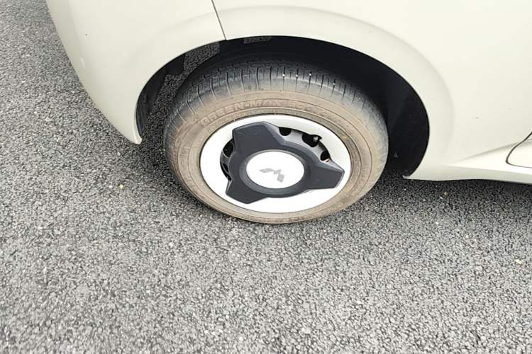 Used Wuling Hongguang MINIEV 2024 3rd Generation 215km Youth Edition Right Rear Wheel Hub