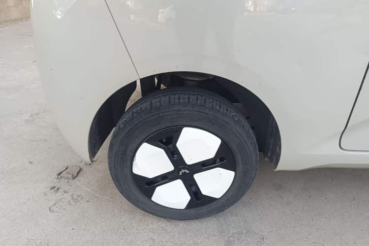 Used Wuling Hongguang MINIEV 2024 3rd Generation 215km Advanced Version Right Rear Wheel Hub