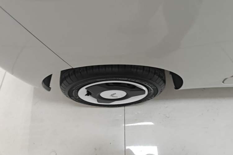 Used Wuling Hongguang MINIEV 2024 3rd Generation 215km Youth Edition Right Rear Wheel Hub