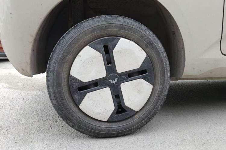 Used Wuling Hongguang MINIEV 2024 3rd Generation 215km Advanced Version Right Rear Wheel Hub
