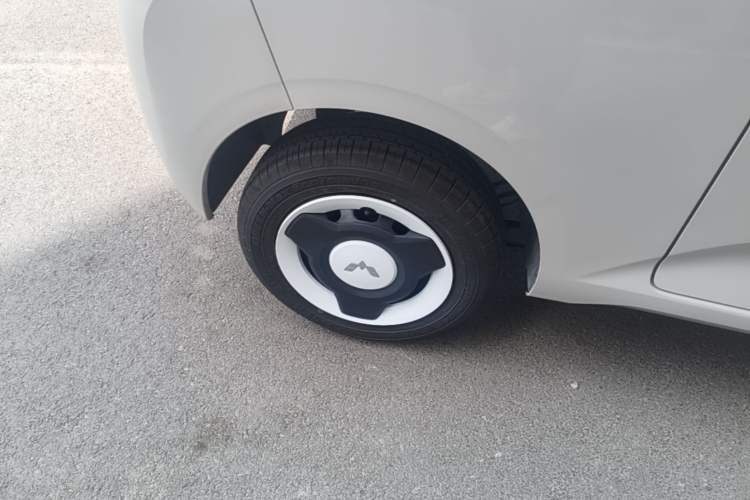Used Wuling Hongguang MINIEV 2024 3rd Generation 215km Youth Edition Right Rear Wheel Hub