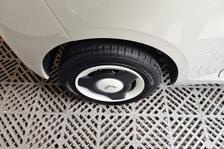 Used Wuling Hongguang MINIEV 2024 3rd Generation 215km Advanced Version Right Rear Wheel Hub