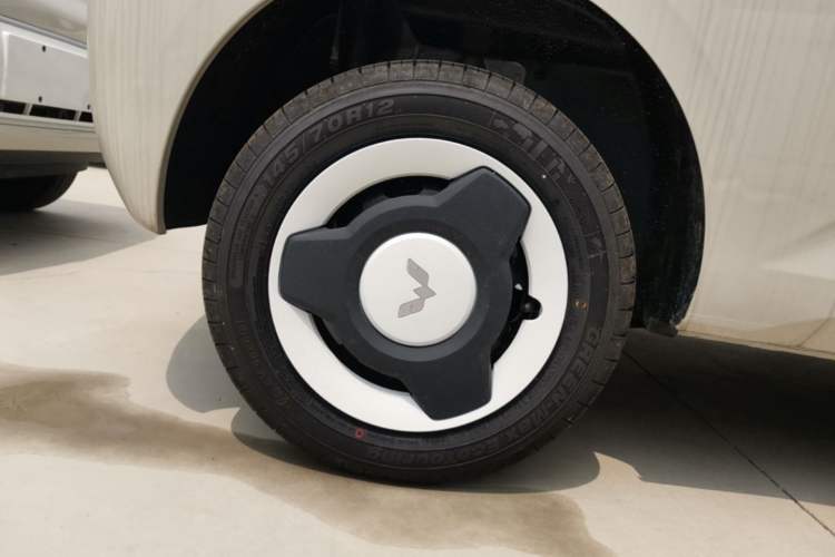 Used Wuling Hongguang MINIEV 2024 3rd Generation 215km Youth Edition Right Rear Wheel Hub