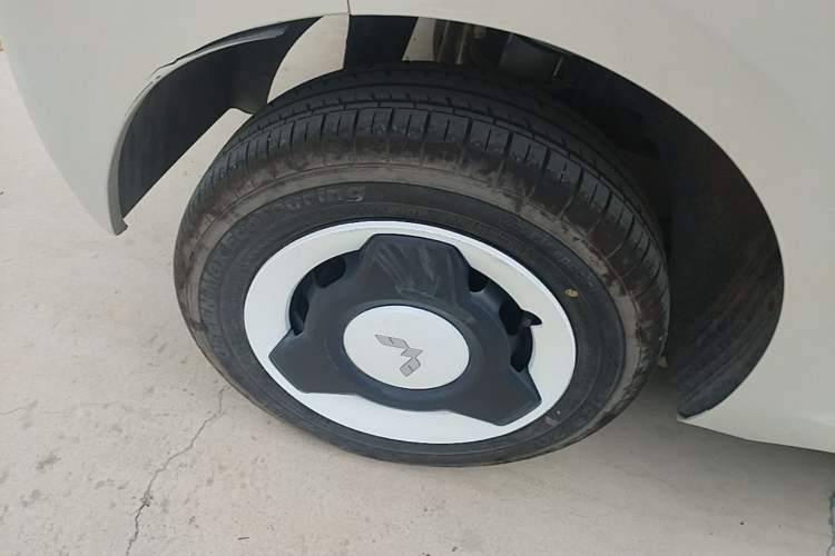 Used Wuling Hongguang MINIEV 2024 3rd Generation 215km Youth Edition Right Rear Wheel Hub