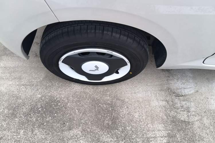 Used Wuling Hongguang MINIEV 2024 3rd Generation 215km Youth Edition Right Rear Wheel Hub