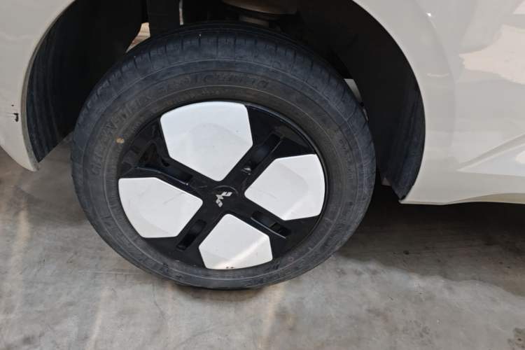 Used Wuling Hongguang MINIEV 2024 3rd Generation 215km Advanced Version Right Rear Wheel Hub