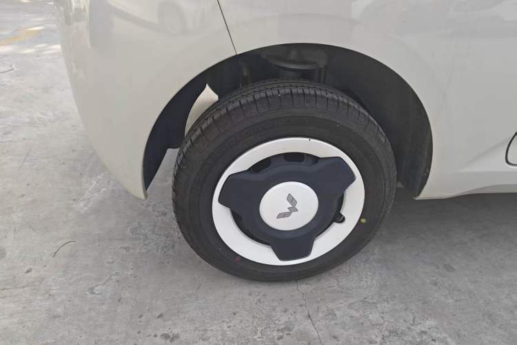 Used Wuling Hongguang MINIEV 2024 3rd Generation 215km Youth Edition Right Rear Wheel Hub