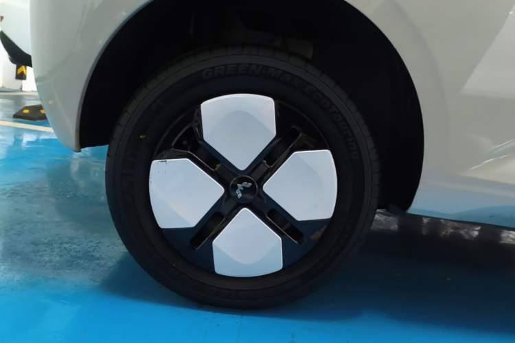 Used Wuling Hongguang MINIEV 2024 3rd Generation 215km Advanced Version Right Rear Wheel Hub