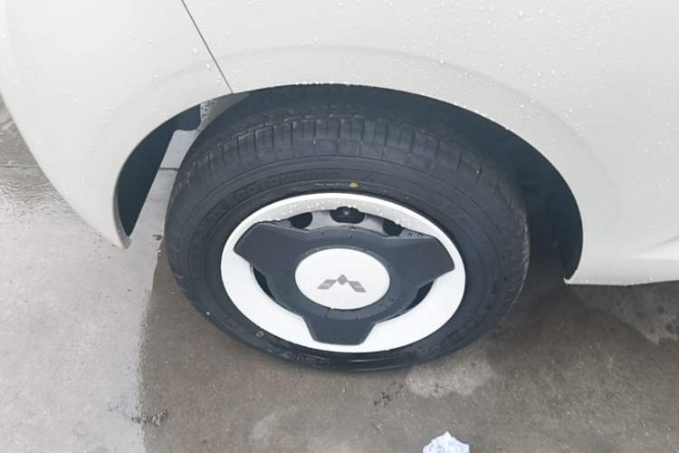 Used Wuling Hongguang MINIEV 2024 3rd Generation 215km Youth Edition Right Rear Wheel Hub