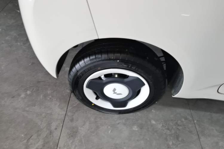 Used Wuling Hongguang MINIEV 2024 3rd Generation 215km Youth Edition Right Rear Wheel Hub
