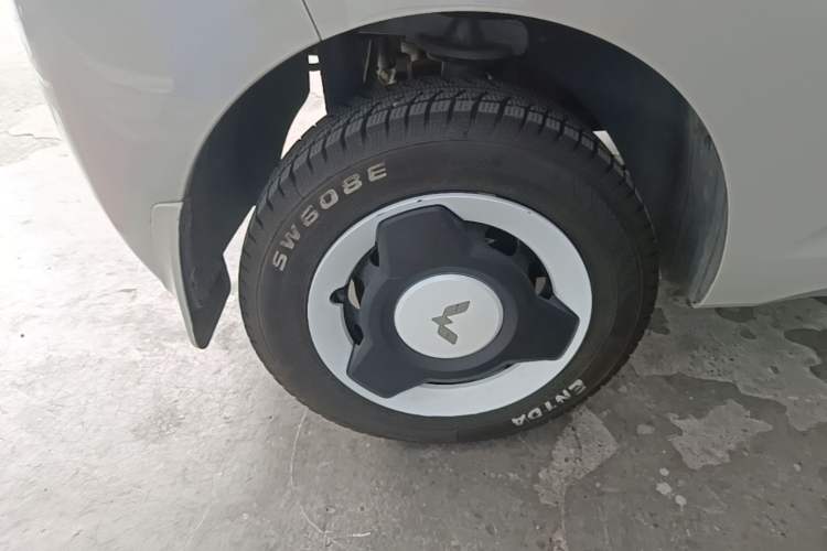 Used Wuling Hongguang MINIEV 2024 3rd Generation 215km Youth Edition Right Rear Wheel Hub