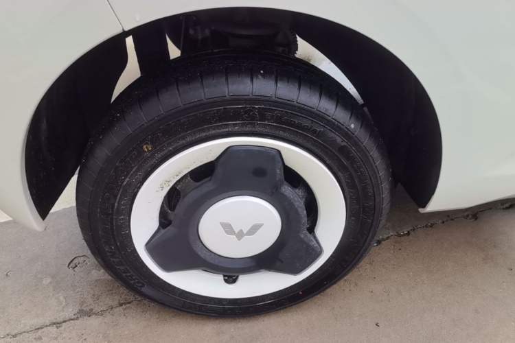 Used Wuling Hongguang MINIEV 2024 Third Generation 120 km Right Rear Wheel Hub