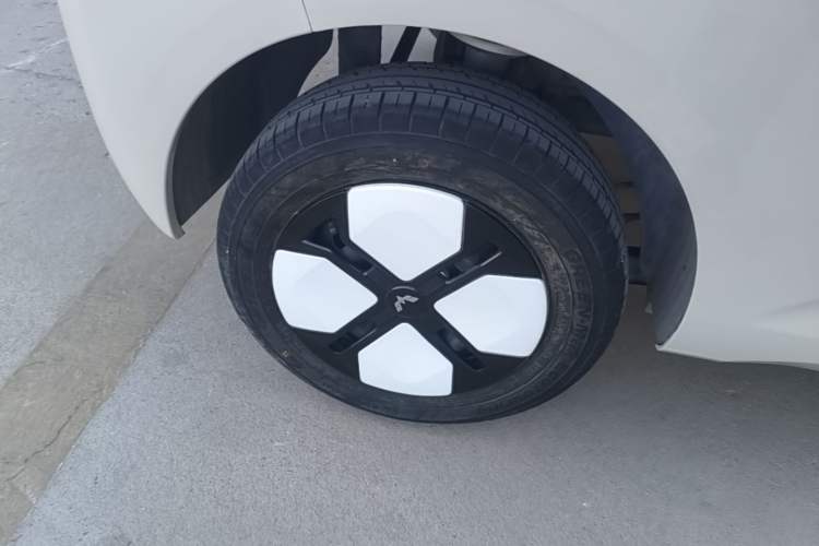 Used Wuling Hongguang MINIEV 2024 3rd Generation 215km Advanced Version Right Rear Wheel Hub
