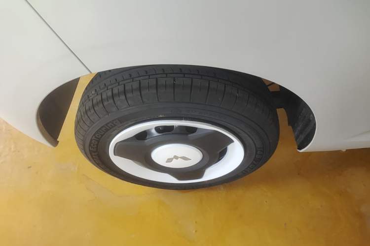Used Wuling Hongguang MINIEV 2024 3rd Generation 215km Youth Edition Right Rear Wheel Hub