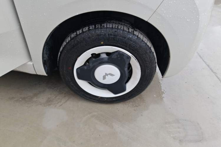Used Wuling Hongguang MINIEV 2024 3rd Generation 215km Youth Edition Right Rear Wheel Hub