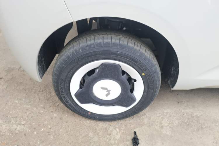 Used Wuling Hongguang MINIEV 2024 3rd Generation 215km Youth Edition Right Rear Wheel Hub