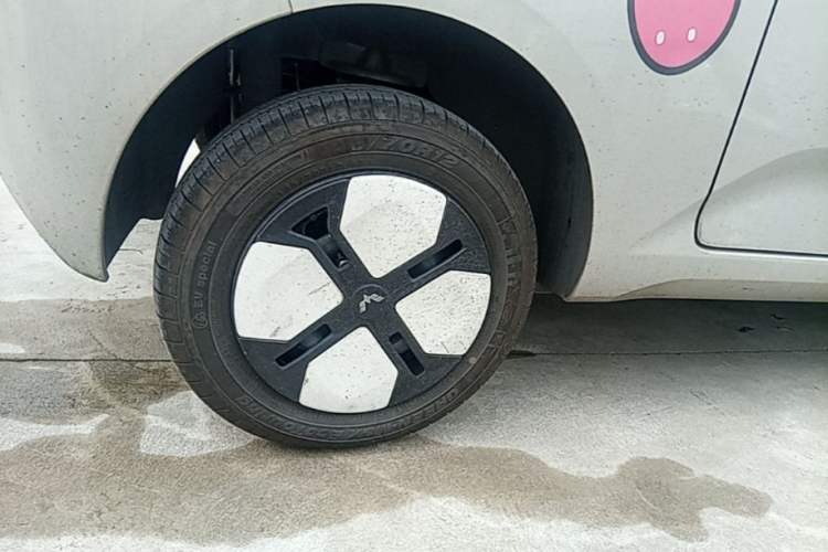 Used Wuling Hongguang MINIEV 2024 3rd Generation 215km Advanced Version Right Rear Wheel Hub