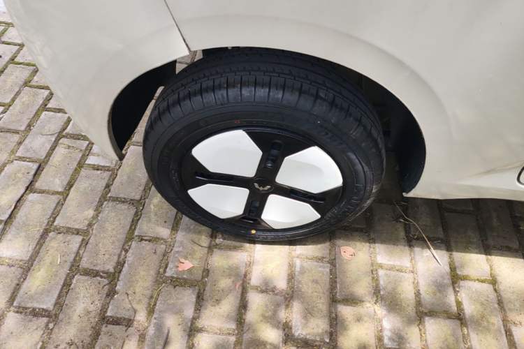 Used Wuling Hongguang MINIEV 2024 3rd Generation 215km Advanced Version Right Rear Wheel Hub
