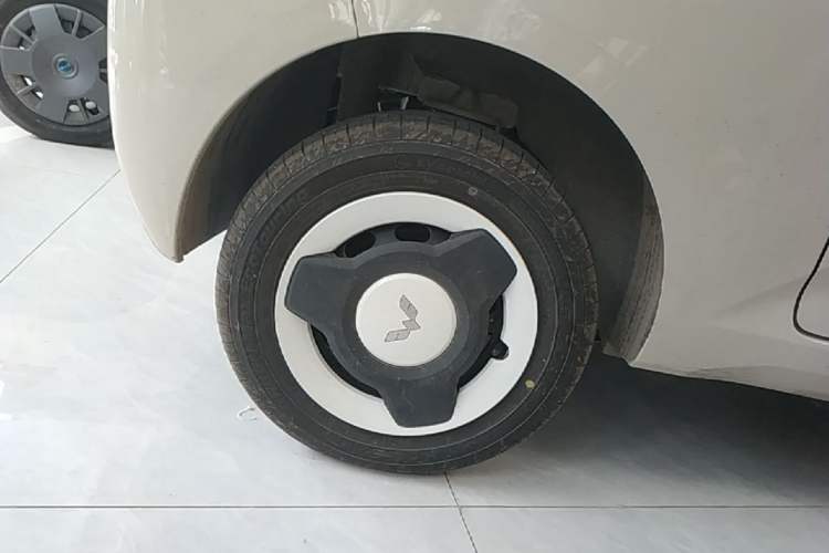 Used Wuling Hongguang MINIEV 2024 3rd Generation 215km Youth Edition Right Rear Wheel Hub