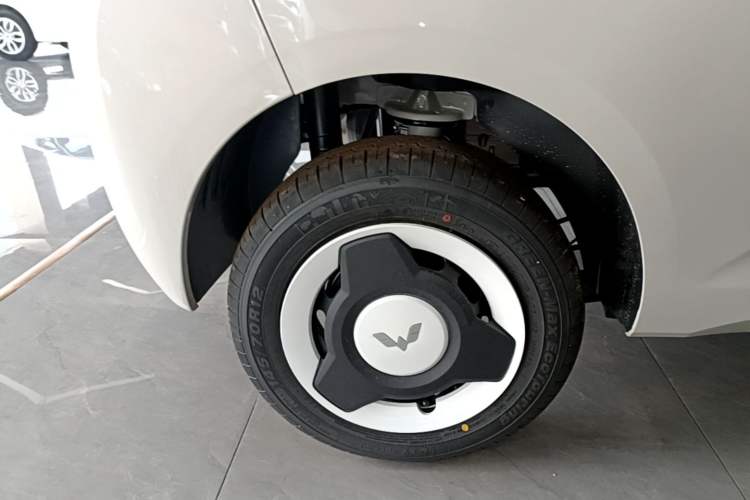 Used Wuling Hongguang MINIEV 2024 3rd Generation 215km Youth Edition Right Rear Wheel Hub