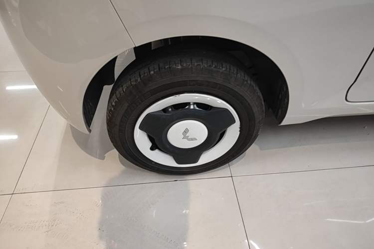 Used Wuling Hongguang MINIEV 2024 3rd Generation 215km Youth Edition Right Rear Wheel Hub