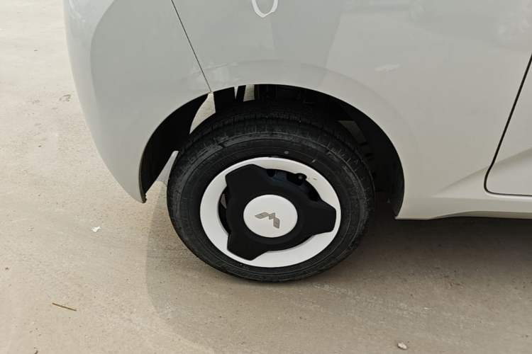 Used Wuling Hongguang MINIEV 2024 3rd Generation 215km Youth Edition Right Rear Wheel Hub